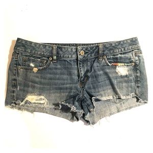 AMERICAN EAGLE Medium Distressed Denim SHORTS
